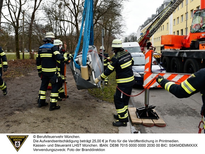 FW-M: Kamin abgebrochen (Ramersdorf)