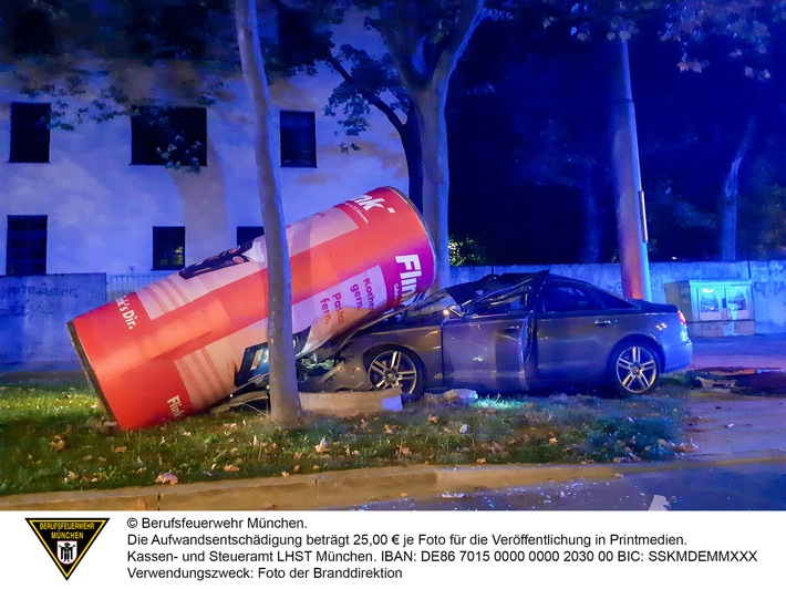 FW-M: Litfaßsäule umgefahren (Schwabing)