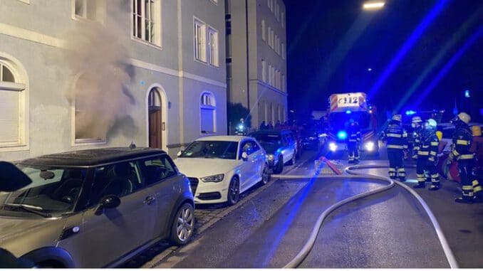 FW-M: Nächtlicher Zimmerbrand mit einem Verletzten (Au-Haidhausen)