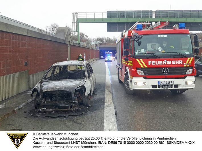 FW-M: Pkw-Brand auf der A99 (Allach)
