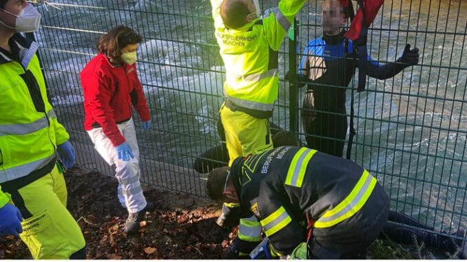 FW-M: Surfer kugelt sich Schulter aus (Lehel)