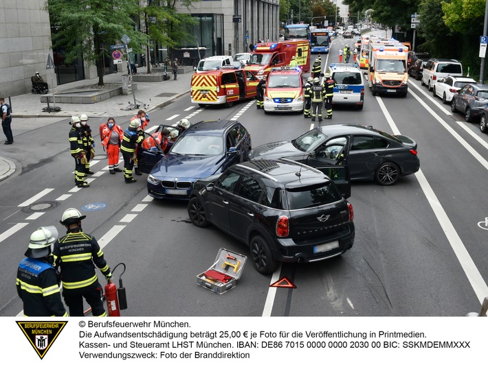FW-M: Verkehrsunfall mit vier Verletzten (Maxvorstadt)