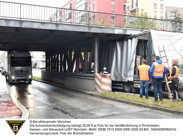 FW-M: Zwei Lkw in Unterführung (Ramersdorf)