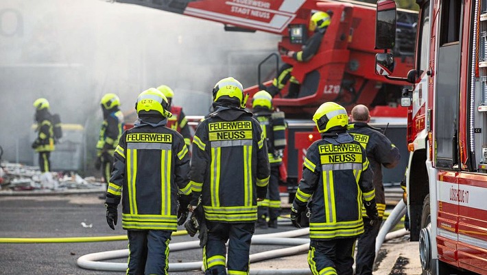 FW-NE: 140 Jahre Neusser Feuerwehr | Jubiläumsseite mit Rückblicken, Gegenwartsthemen und Blicken in die Zukunft