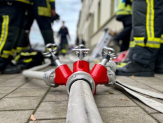 FW-NE: Kellerbrand in Mehrfamilienhaus | Keine Verletzten