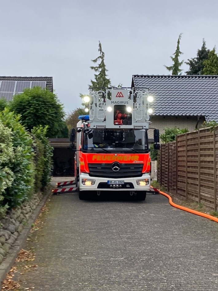 FW Norderstedt: Brand eines Geräteschuppens im Rugenbarg