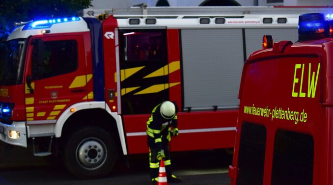 FW-PL: Ausgelöster Heimrauchmelder und wachsame Nachbarn retten Plettenberger das Leben