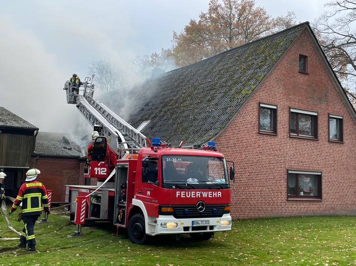 FW-ROW: Brand eines Einfamilienhauses - Feuerwehr im Großeinsatz