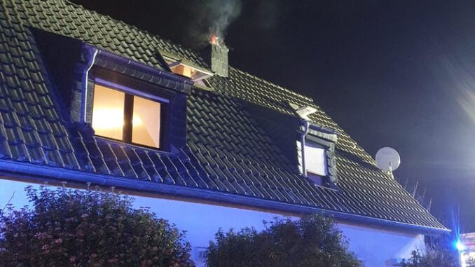 FW Ratingen: Kaminbrand