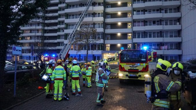 FW Ratingen: Wohnungsbrand mit Menschenrettung (Folgemeldung)