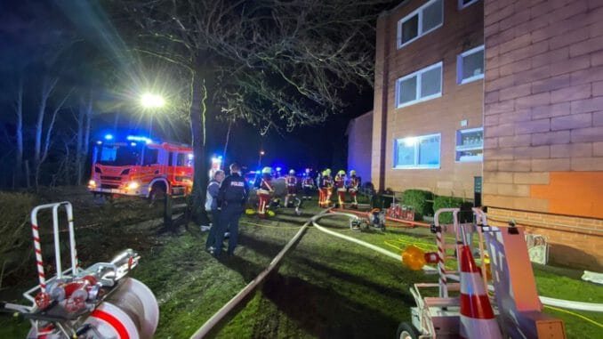 FW-SE: Kellerbrand in Mehrfamilienhaus