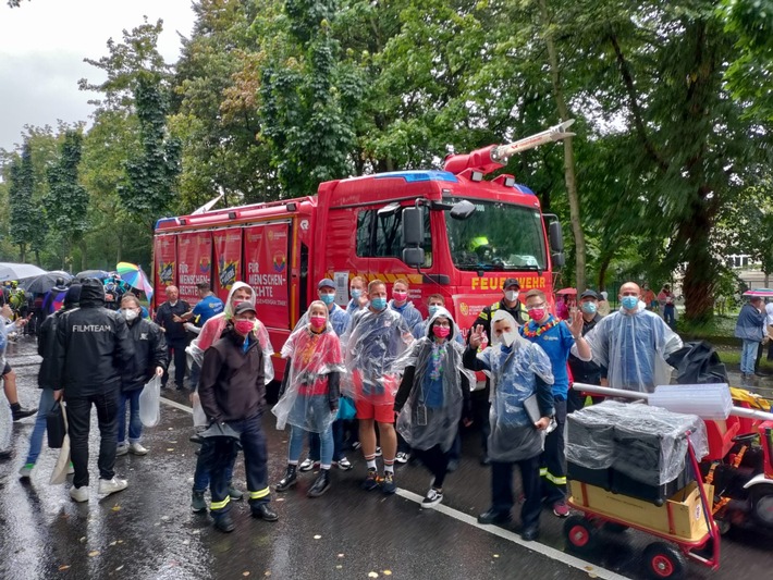FW Sankt Augustin: Freiwillige Feuerwehr Sankt Augustin nimmt an CSD Parade in Köln teil