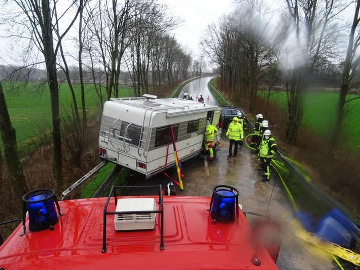 FW Sonsbeck: Verkehrsunfall zwischen Wohnmobil und PKW