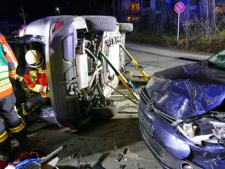 FW Stockach: Verkehrsunfall - Hybridfahrzeug