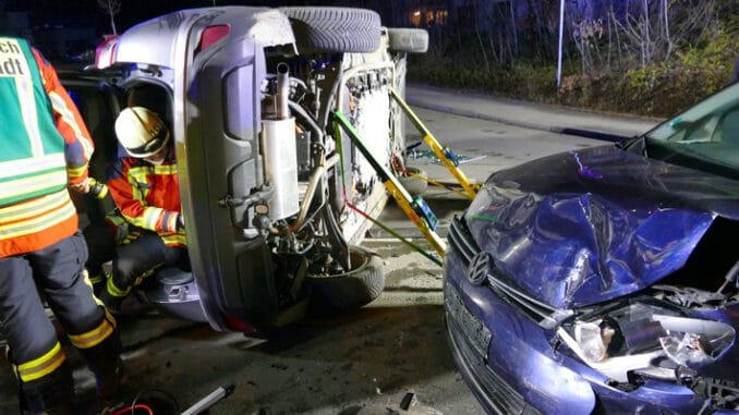 FW Stockach: Verkehrsunfall - Hybridfahrzeug