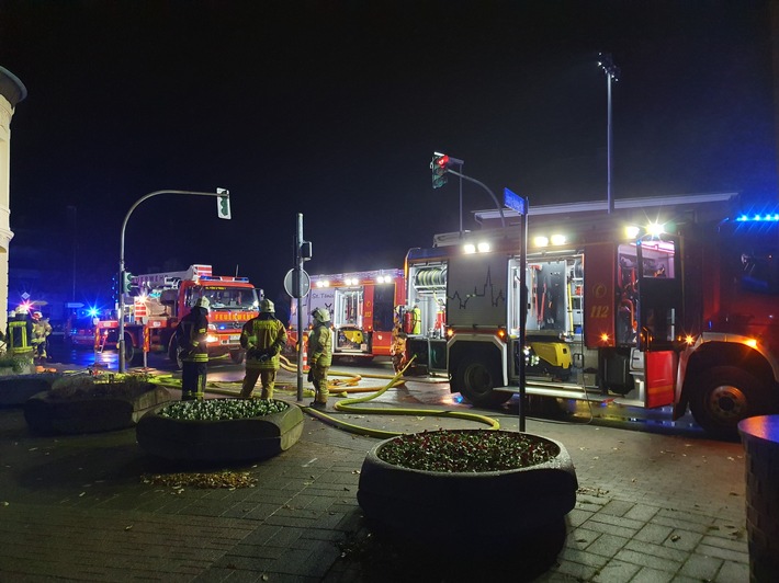 FW Tönisvorst: Gemeldeter Wohnungsbrand rief am heutigen Freitagmorgen die Gesamtwehr Tönisvorst in den Einsatz