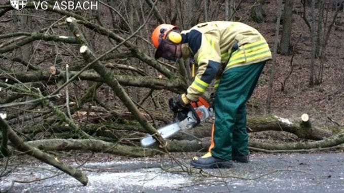 FW VG Asbach: Sturmtief beschäftigt die Feuerwehren in der Verbandsgemeinde Asbach