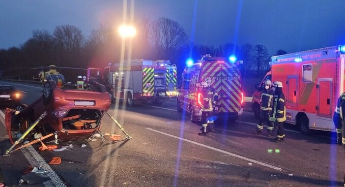 FW-WRN: TH_PERSON_KLEMMT - LZ1 - 1 PKW in Mittelleitplanke 1 Person klemmt
