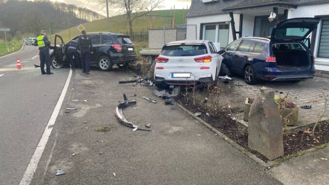 FW Wipperfürth: Einsatz | Verkehrsunfall, auslaufende Betriebsmittel [TH1]