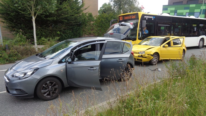 POL-Bremerhaven: Zwei Verletzte bei Auffahrunfall (FOTO)