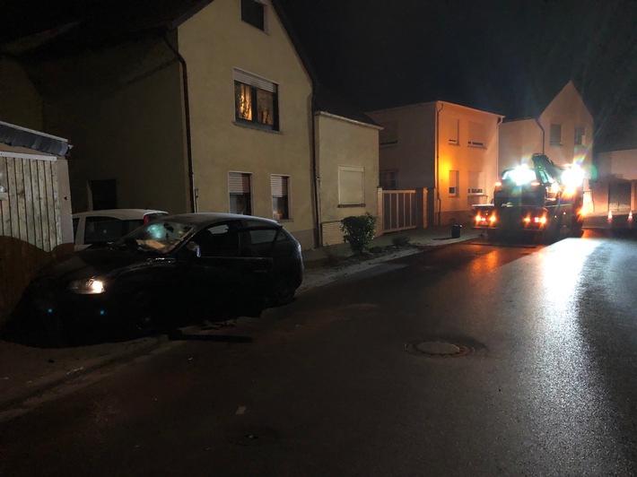POL-PDWO: Zwei PKW kollidieren mit Hauswand - ein Fahrer unter Alkoholeinfluss